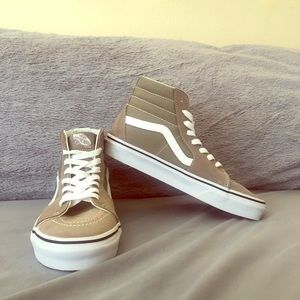 SIZE 7 BRAND NEW TAN HIGHTOP VANS.
